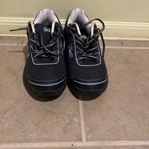 Gdefy walking shoes size 8.5